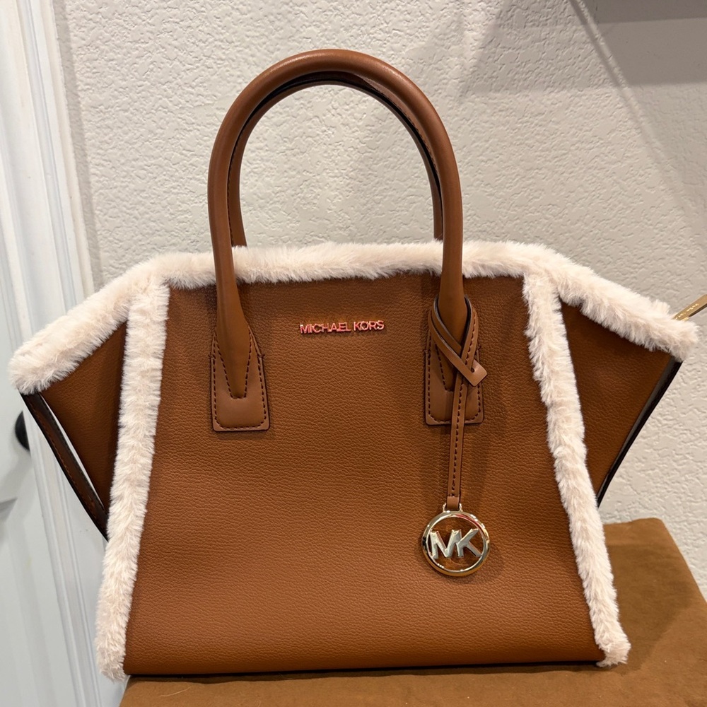 Michael Kors Avril LG Top Zip with Strap